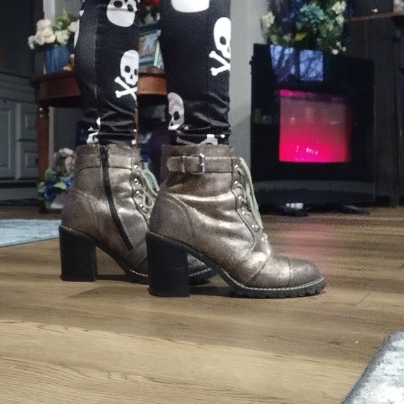 Dlba "Carryn" Heeled Combat boots - Picture 4 of 12